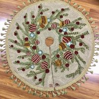 Simple Bountry Tree Skirt Small, 24" round by P is for Primitive